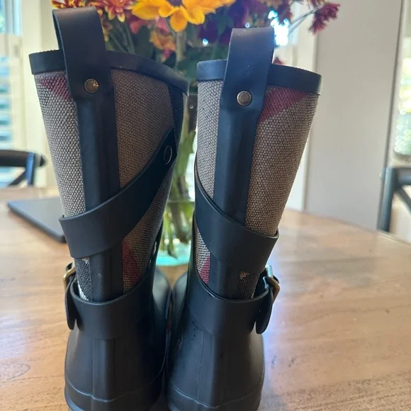 Burberry rubber rain boots size 39 8.5 excellent used condition - Picture 3 of 5